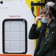 Coronavirus: total UK cases and deaths, real-time map, 01 April