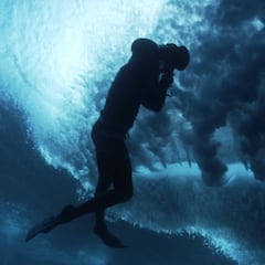 Así trabaja Ben Thouard, el hombre que retrata la ola más potente del mundo