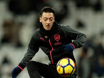 Arsenal's Mesut Ozil warms up