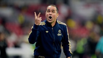 America's Brazilian head coach Andre Jardine gestures during the Liga MX Clausura tournament football match between America and Cruz Azul at the Azteca Stadium in Mexico City on April 11, 2026. (Photo by Alfredo ESTRELLA / AFP)