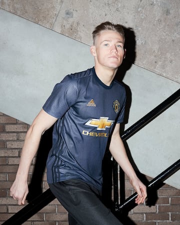 Manchester United presenta su nuevo uniforme