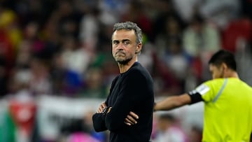 Spain's coach Luis Enrique reacts during the Qatar 2022 World Cup Group E football match between Spain and Costa Rica at the Al-Thumama Stadium in Doha on November 23, 2022. (Photo by JAVIER SORIANO / AFP)