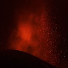 Los planos nocturnos más espectaculares del volcán de La Palma