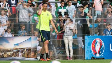 Ibra, tras confirmar que dejará la selección después de la Eurocopa, centró las miradas en el entrenamiento previo.