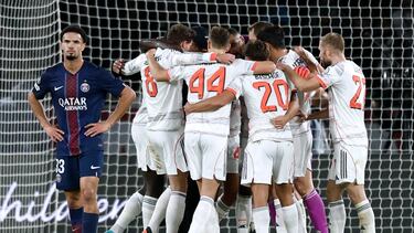 Soccer Football - UEFA Champions League - Paris St Germain v Bayern Munich - Parc des Princes, Paris, France - November 4, 2025 Bayern Munich players celebrate after the match REUTERS/Benoit Tessier