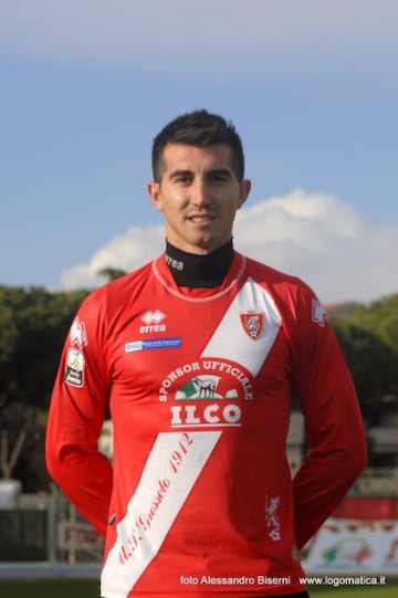 Desde O'Higgins dio el gran salto al Grosseto, club donde debió cargar con el peso de reemplazar a Mauricio Pinilla, quien había anotado 24 goles en 24 partidos. No pudo rendir y volvió a Rancagua.