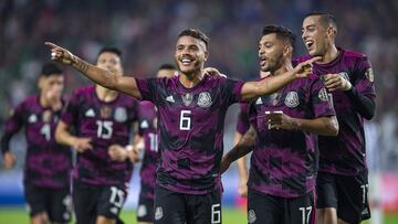 Jonathan dos Santos festeja un gol con la Selecci&oacute;n Mexicana