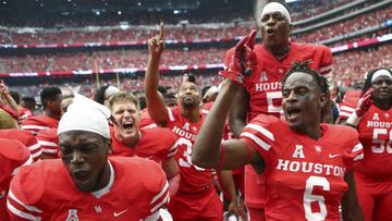 Sep 3, 2016; Houston, TX, USA; Houston Cougars cornerback Howard Wilson (6) celebrates with teammates after the Cougars defeated the Oklahoma Sooners 33-23 at NRG Stadium. Mandatory Credit: Troy Taormina-USA TODAY Sports