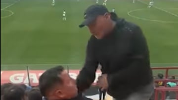 Graban polémica agresión del padre de Nico Castillo en el clásico universitario