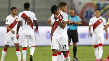 LIMA, PERU - JUNE 03: Renato Tapia of Peru reacts after losing a match between Peru and Colombia as part of South American Qualifiers for Qatar 2022 at Estadio Nacional de Lima on June 03, 2021 in Lima, Peru. (Photo by Paolo Aguilar - Pool/Getty Images)