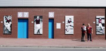 La galería de héroes en el perímetro de Turf Moor.