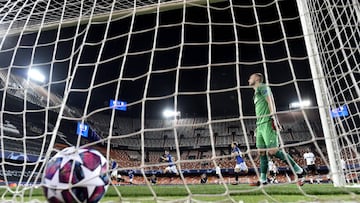 El 10 de marzo del 2020 el veterano marca desde el punto penal contra el Valencia asegurando una victoria importante.