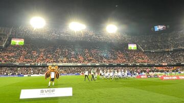 Ambientazo en Mestalla.