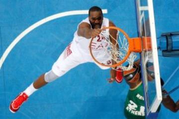 Samardo Samuels (Armani Milán) vuela y machaca.