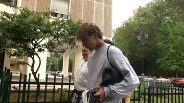 20-08-24. IMAGEN DE LA TELEVISIÓN DEL PRINCIPADO DE ASTURIAS DE CÉSAR GELABERT, EN SUS PRIMERAS HORAS EN GIJÓN PARA FICHAR POR EL SPORTING.