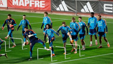 David Raya, Marc Cucurella, Fermón López, Dean Huijsen, Martín Zubimendi, Borja Iglesias y Samu Omorodion.