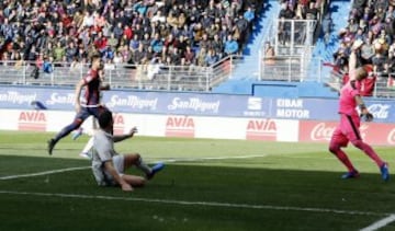 James Rodríguez marcó el tercer tanto en el triunfo del Real Madrid 1-4, ante el Eibar, por la fecha 26 de la Liga de España.