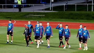 GRAF6444. MADRID, 18/03/2019.- Lso jugadores de la selección española durante el entrenamiento llevado a cabo esta tarde en la Ciudad Deportiva de las Rozas para preparar el partido que disputarán ante Noruega el próximo sábado en el estadio de Mestalla.
