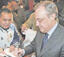 Florentino regaló 8.000 camisetas en Alcalá-Meco