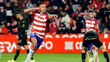 Uzuni celebra el gol de penalti.