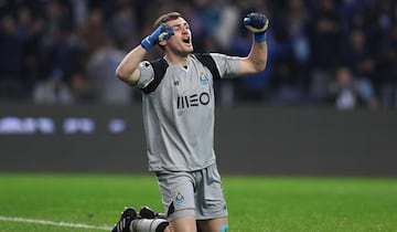 Cada mercado de transferencia el nombre del portero español suena para salir del Porto, en esta ocasión se hablaba de que Chicago Fire  en 2018 estaba dispuesto a dejar todo para hacerse con sus servicios. 