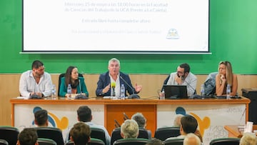 Manuel Vizcaíno, presidente del Cádiz, en una tertulia con integrantes de Alma Cadista.