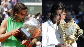 Rafa Nadal muerde los trofeos de campe&oacute;n de Roland Garros y Wimbledon de 2008.