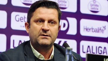 Valladolid 24/1/2024. Rueda de prensa de la presentación de César Tárrega en el Estadio José Zorrilla como nuevo jugador blanquivioleta, junto con Domingo Catoira, director deportivo Del Real Valladolid. Photogenic/Miguel Ángel Santos