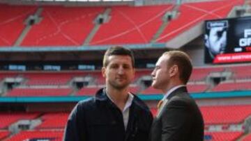 SOBRE EL CÉSPED. Carl Froch (izquierda) y George Groves, sobre el césped donde se montará ring.