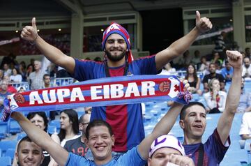 Gran ambiente en el Santiago Bernabéu. 

