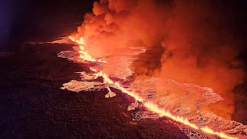 A volcano spews lava and smoke as it erupts in Grindavik, Iceland, December 18, 2023.  Civil Protection of Iceland/Handout via REUTERS    THIS IMAGE HAS BEEN SUPPLIED BY A THIRD PARTY. NO RESALES. NO ARCHIVES. MANDATORY CREDIT     TPX IMAGES OF THE DAY