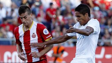 Varane, sustituido en el descanso por lesión en la pierna derecha