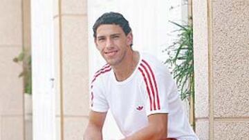 "Pienso que todo el españolismo está satisfecho con Lotina. Sabe lo que quiere y lo transmite de una manera dinámica Sueño con poder abrazarme con mis compañeros después de ganar al Madrid con el estadio a reventar".