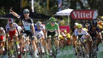 Mark Cavendish se impone a Andr&eacute; Greipel y Peter Sagan en la s&eacute;ptima etapa.