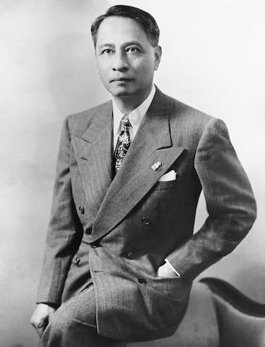 Filipinas logró la independencia de España en 1898 pero se convirtió en colonia de EE.UU. hasta que, finalmente, el 4 de julio de 1946 consiguió la independencia total y se crea la República de Filipinas con Manuel Roxas como primer presidente.