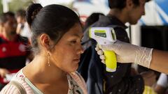 17 March 2020, Chile, Arica: A woman has her temperature measured when entering Chile, amid the Coronavirus outbreak. Photo: Felipe Muena/Agencia Uno/dpa
 
 
 17/03/2020 ONLY FOR USE IN SPAIN