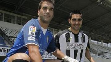 <b>YA ESTÁN AQUÍ. </b>Reina y Dimas ya lucen la elástica albinegra.