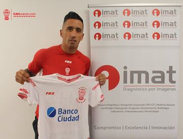 Tras el negativo paso por Colo Colo, el delantero se transformó en nuevo refuerzo de Huracán en Argentina.