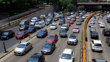 El programa Hoy No Circula prohíbe a los autos con engomado rojo circular en el Valle de México este miércoles 6 de agosto del 2025.