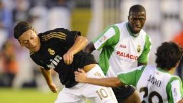 El Madrid busca a Özil desesperadamente