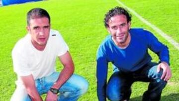 <b>PASADO Y PRESENTE. </b>Juanra y Peña posaron para AS en el Rico Pérez, el escenario del derbi del próximo sábado entre Hércules y Levante.