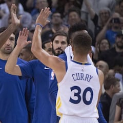 Durant y Curry rescatan a los Warriors tras un 8-21 de parcial