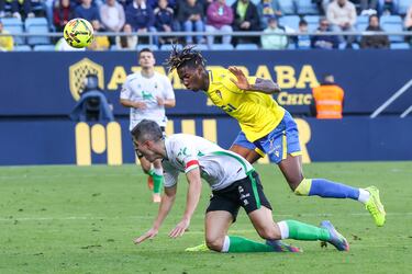 Aprobados y suspensos del Racing en Cádiz: de San Jokin a la resurrección de Andrés Martín