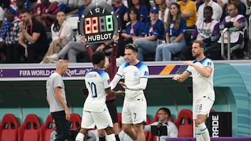 England's forward #10 Raheem Sterling (L) is greeted by England's forward #07 Jack Grealish (C) and England's midfielder #08 Jordan Henderson as he leaves the pitch during the Qatar 2022 World Cup Group B football match between England and USA at the Al-Bayt Stadium in Al Khor, north of Doha on November 25, 2022. (Photo by Kirill KUDRYAVTSEV / AFP)