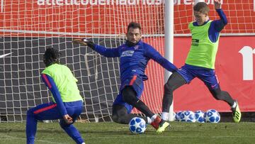 Adán, en un entrenamiento del Atlético.