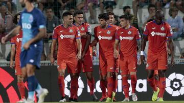 Los jugadores del Getafe, tras marcar el 0-1