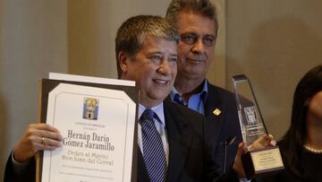 Bolillo Gómez recibió condecoración en el Concejo de Medellín.