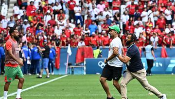 Cristián Medina’s injury-time equaliser was ruled out by the referee after fan disturbance had caused players from both teams to leave the field.