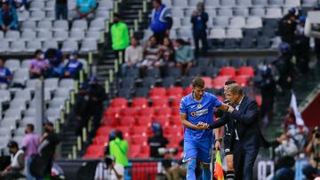  Santiago Gimenez and Diego Aguirre head coach of Cruz Azul during the game Cruz Azul vs Puebla, corresponding Round 04 the Torneo Apertura 2022 of the Liga BBVA MX at Azteca Stadium, on July 23, 2022.

<br><br>

Santiago Gimenez y Diego Aguirre Director Tecnico de of Cruz Azul durante el partido Cruz Azul vs Puebla, correspondiente a la Jornada 04 del Torneo Apertura 2022 de la Liga BBVA MX en el Estadio Azteca, el 23 de julio de 2022.