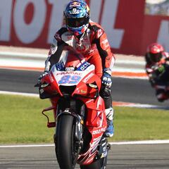 Cuarta pole de 'Martinator' vitoreada por 55.000 almas